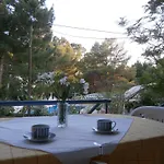凯法利尼亚湾度假酒店 *